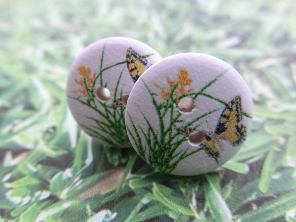 Holz Knopf Ohrstecker Blume Schmetterling Gras